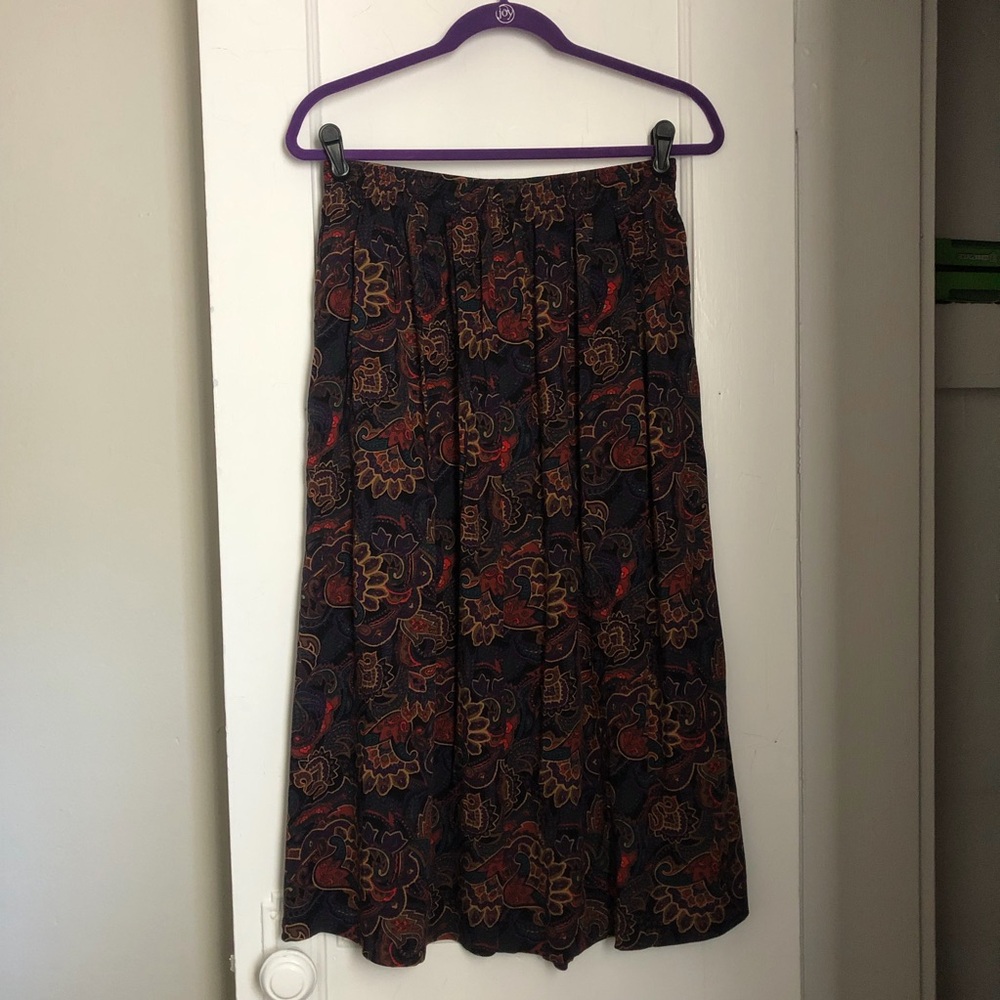 Sag Harbor Elastic Maxi Skirt with Red and Gold Floral Paisley Pattern M - Picture 2 of 7